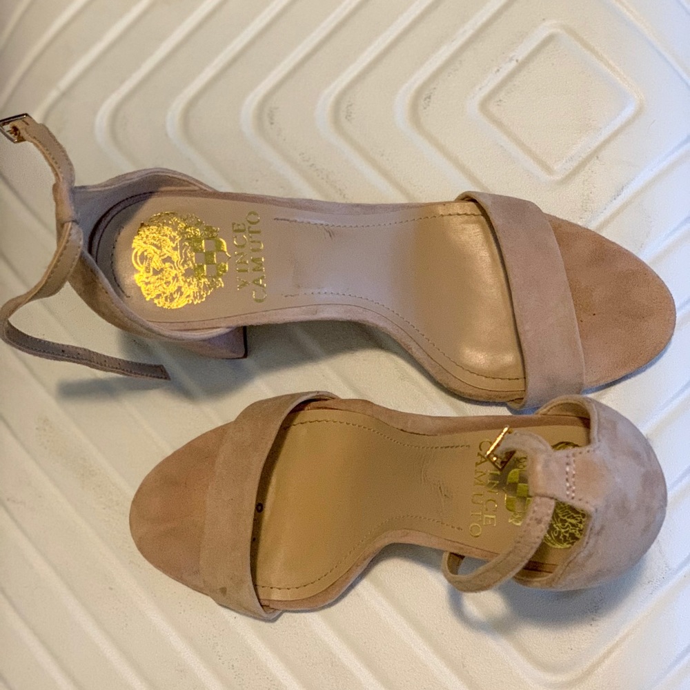 Vince Camuto Nude heels